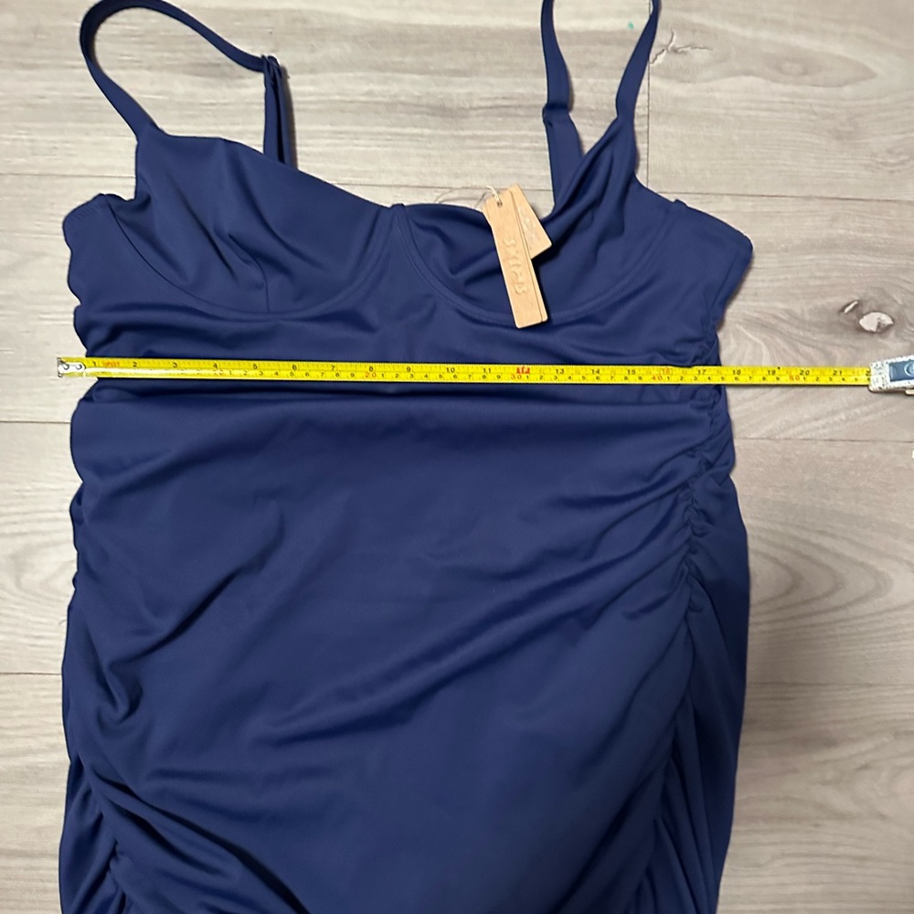 SKIMS Shaping Ruged One-Piece Swin - Picture 6 of 6
